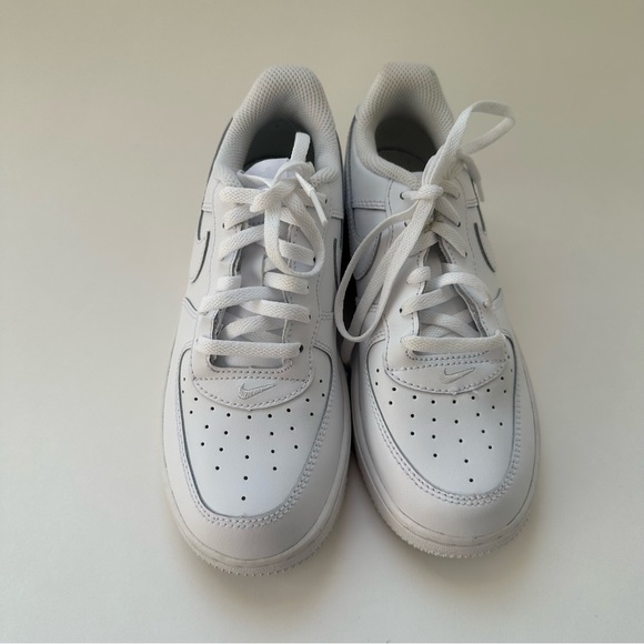Nike Air Force Ones White Boys Girls Unisex Size 2 - Picture 3 of 5